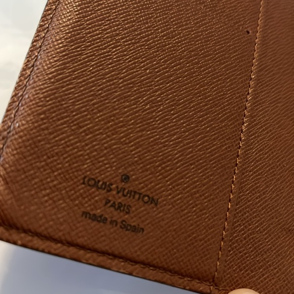 Louis Vuitton Epi Leather Brown Agenda Wallet Passport Holder with LV Stickers - Picture 5 of 14